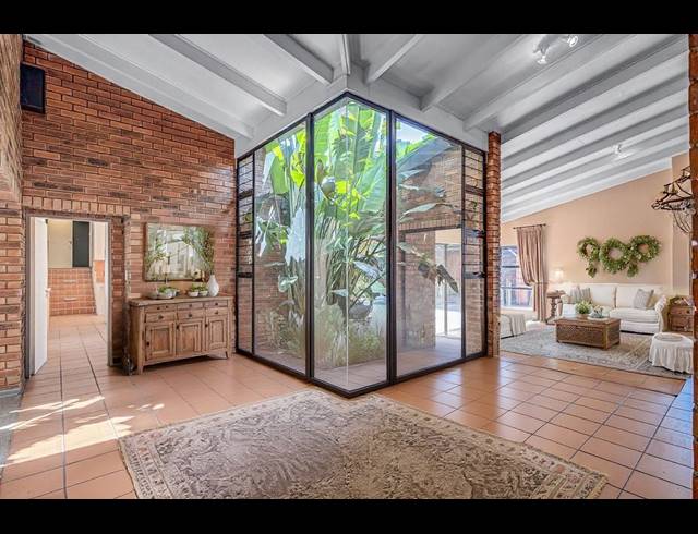 4 BEDROOM FREEHOLD RENTED IN ROBIN HILLS